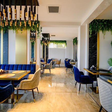 Elitte Inn & Suites Roşu エクステリア 写真