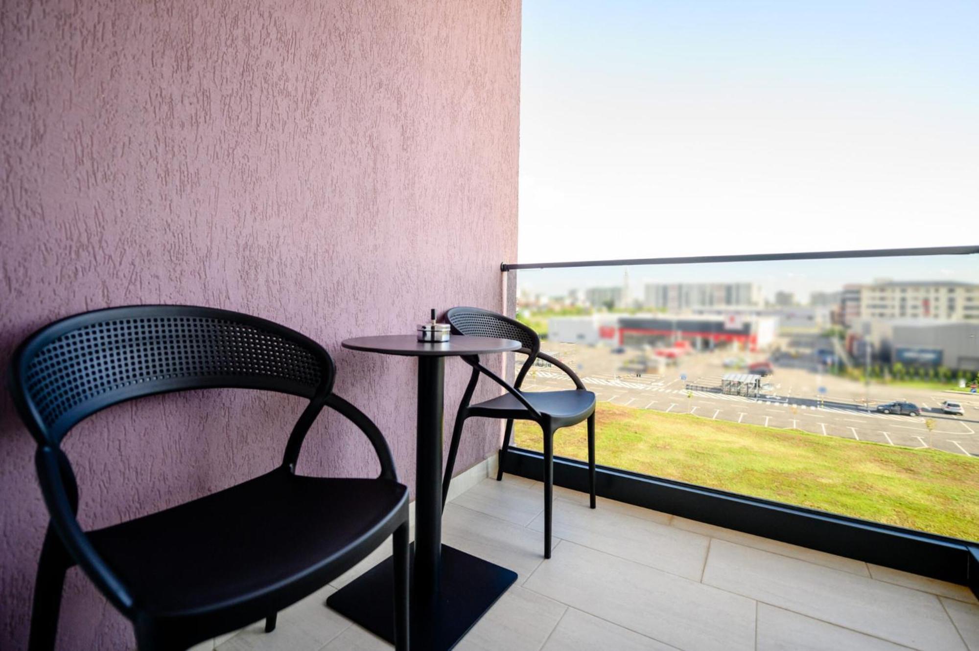 Elitte Inn & Suites Roşu エクステリア 写真