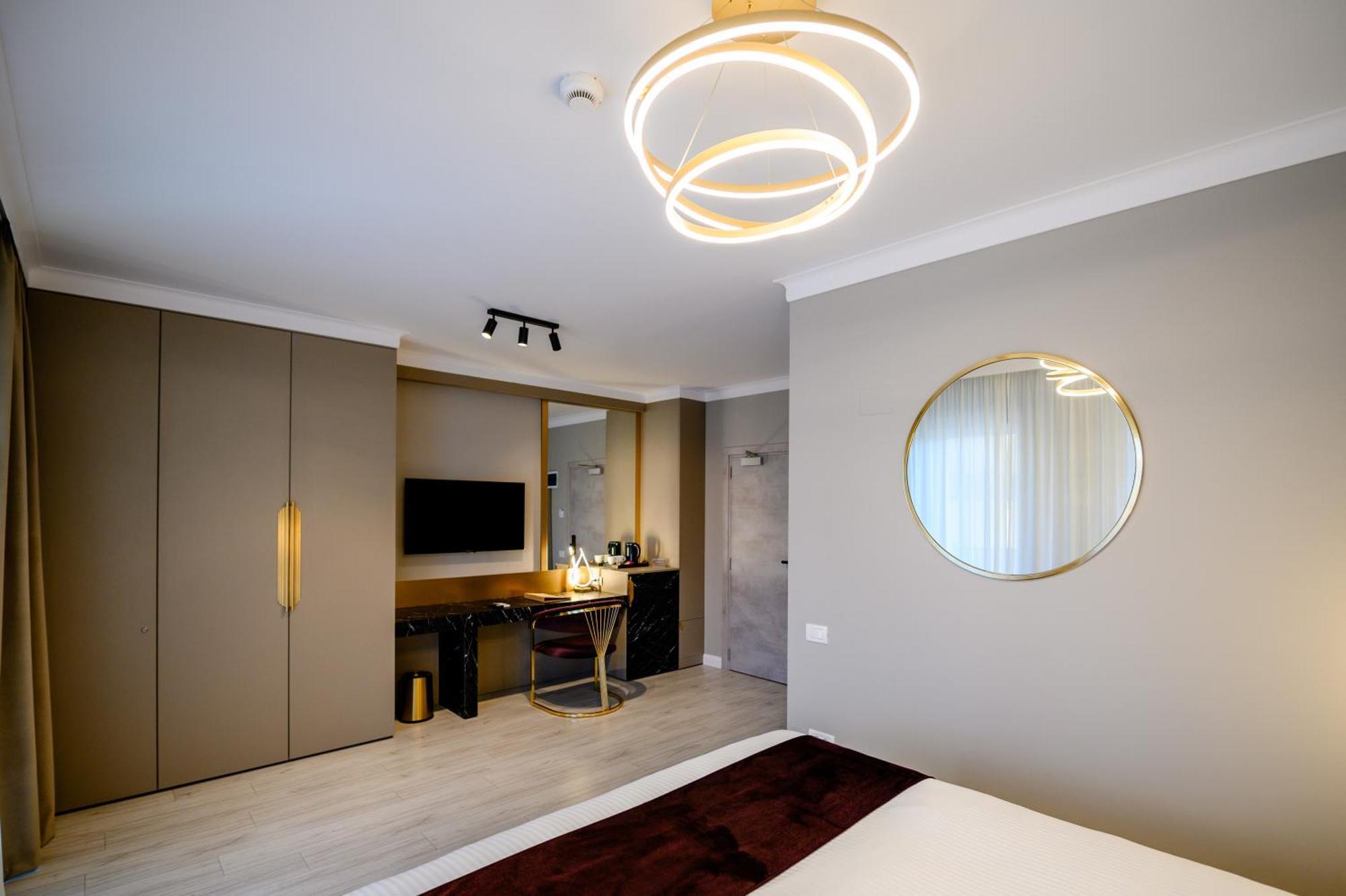 Elitte Inn & Suites Roşu エクステリア 写真