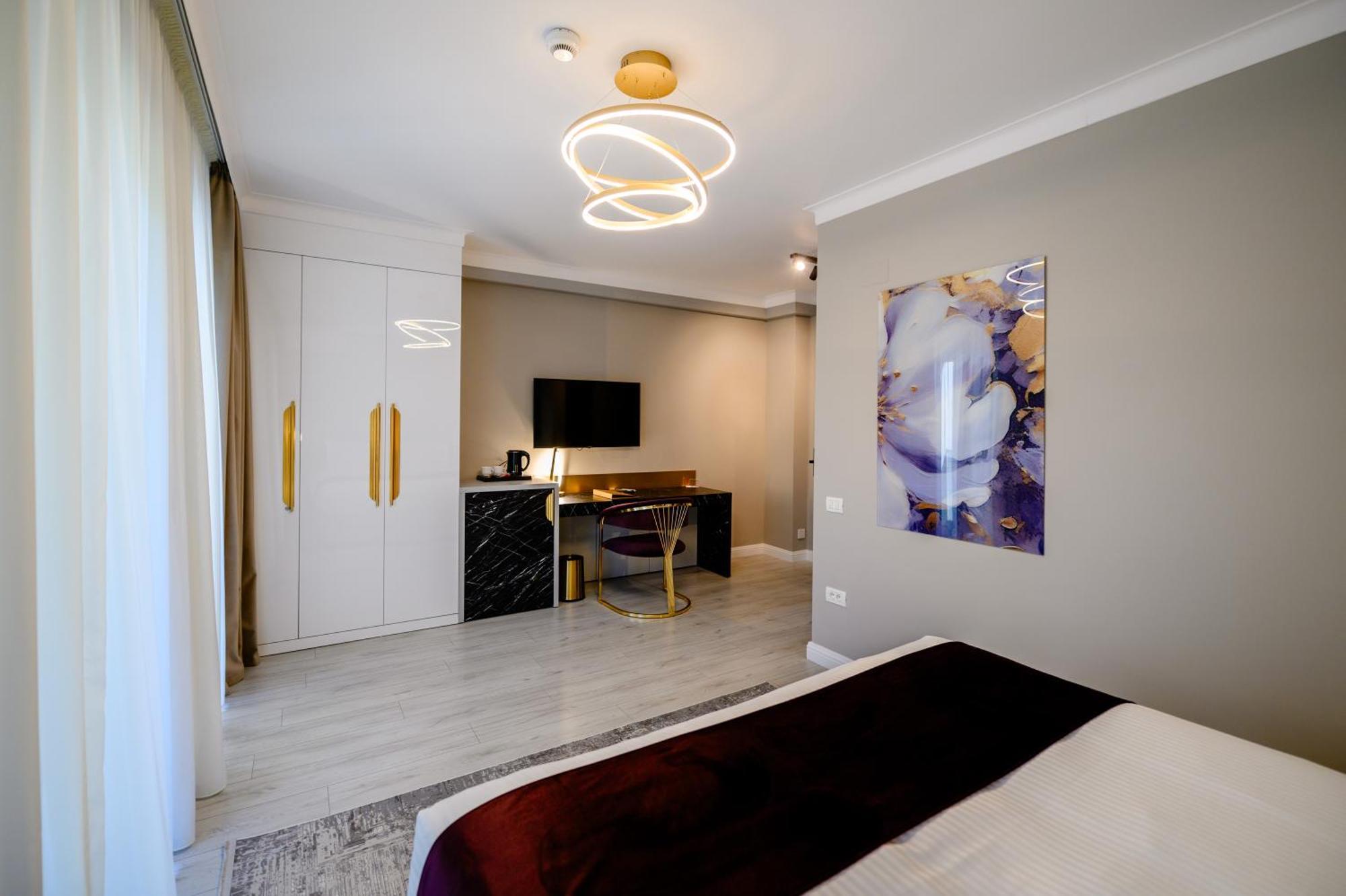 Elitte Inn & Suites Roşu エクステリア 写真