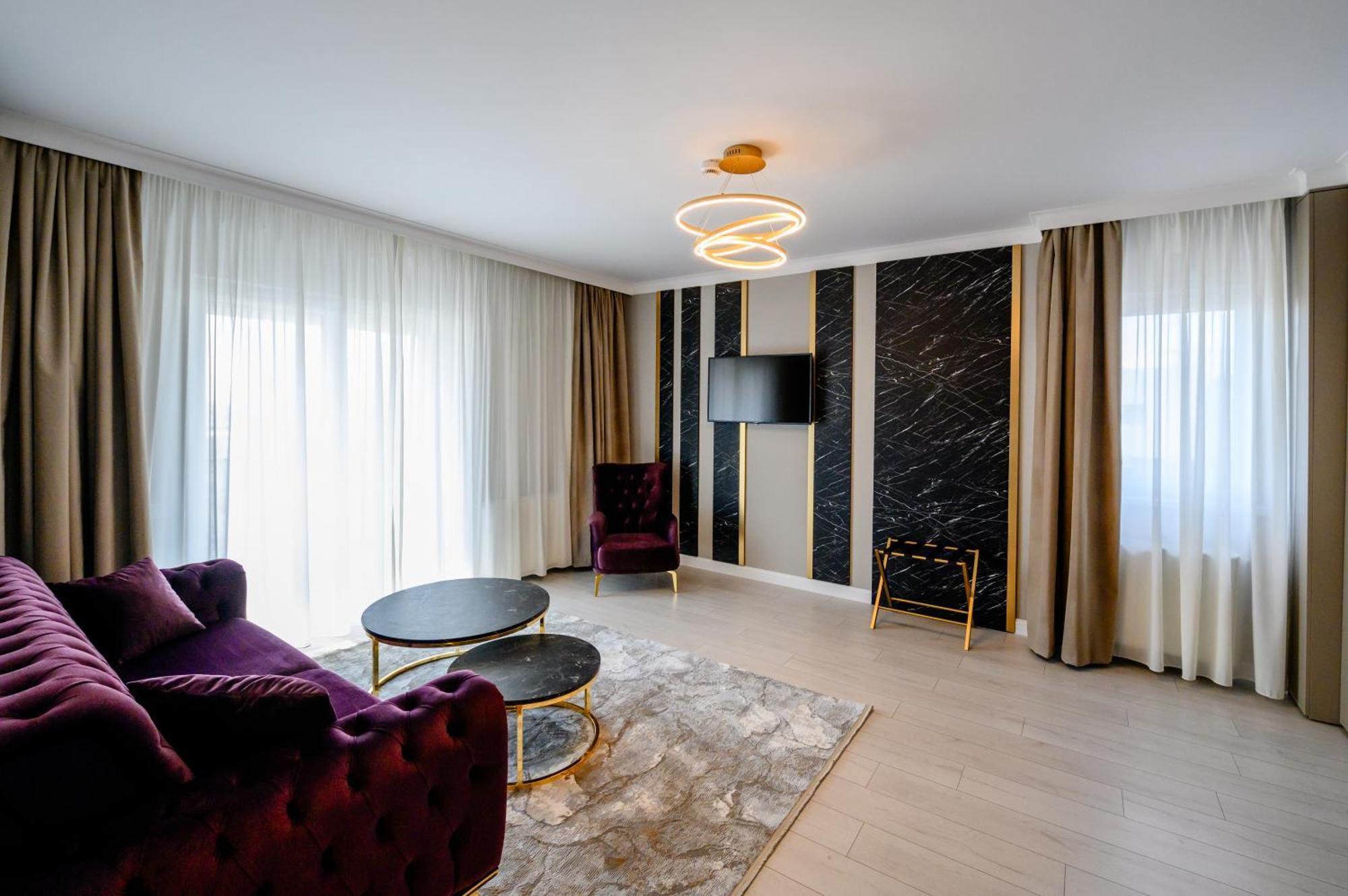 Elitte Inn & Suites Roşu エクステリア 写真