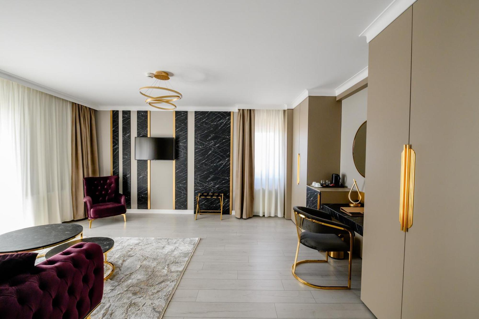 Elitte Inn & Suites Roşu エクステリア 写真