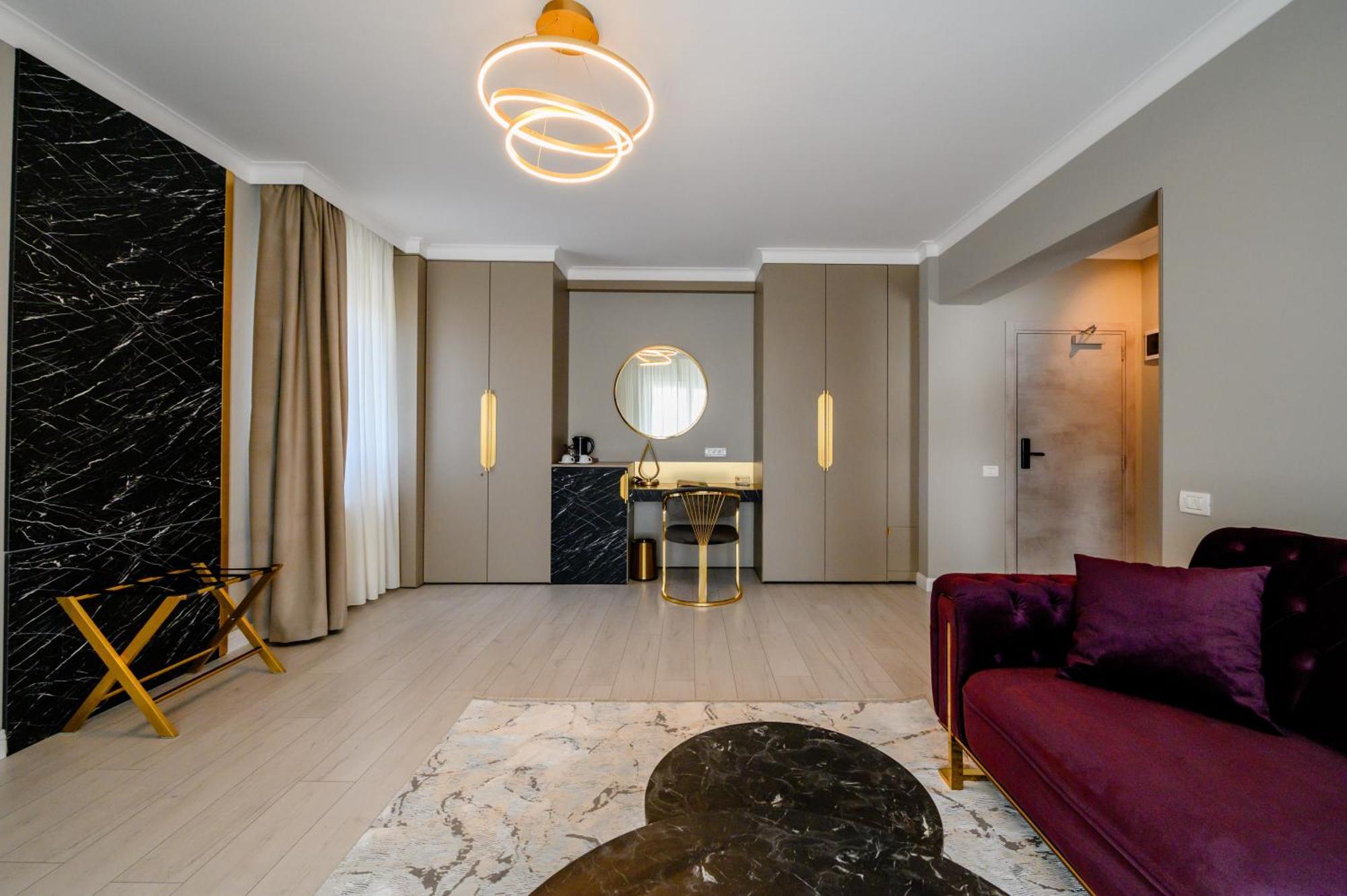 Elitte Inn & Suites Roşu エクステリア 写真