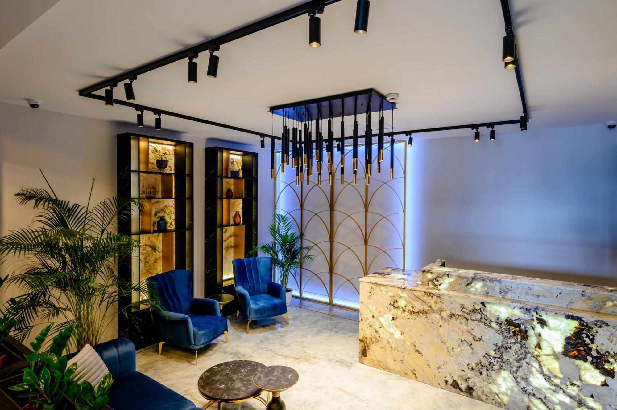Elitte Inn & Suites Roşu エクステリア 写真