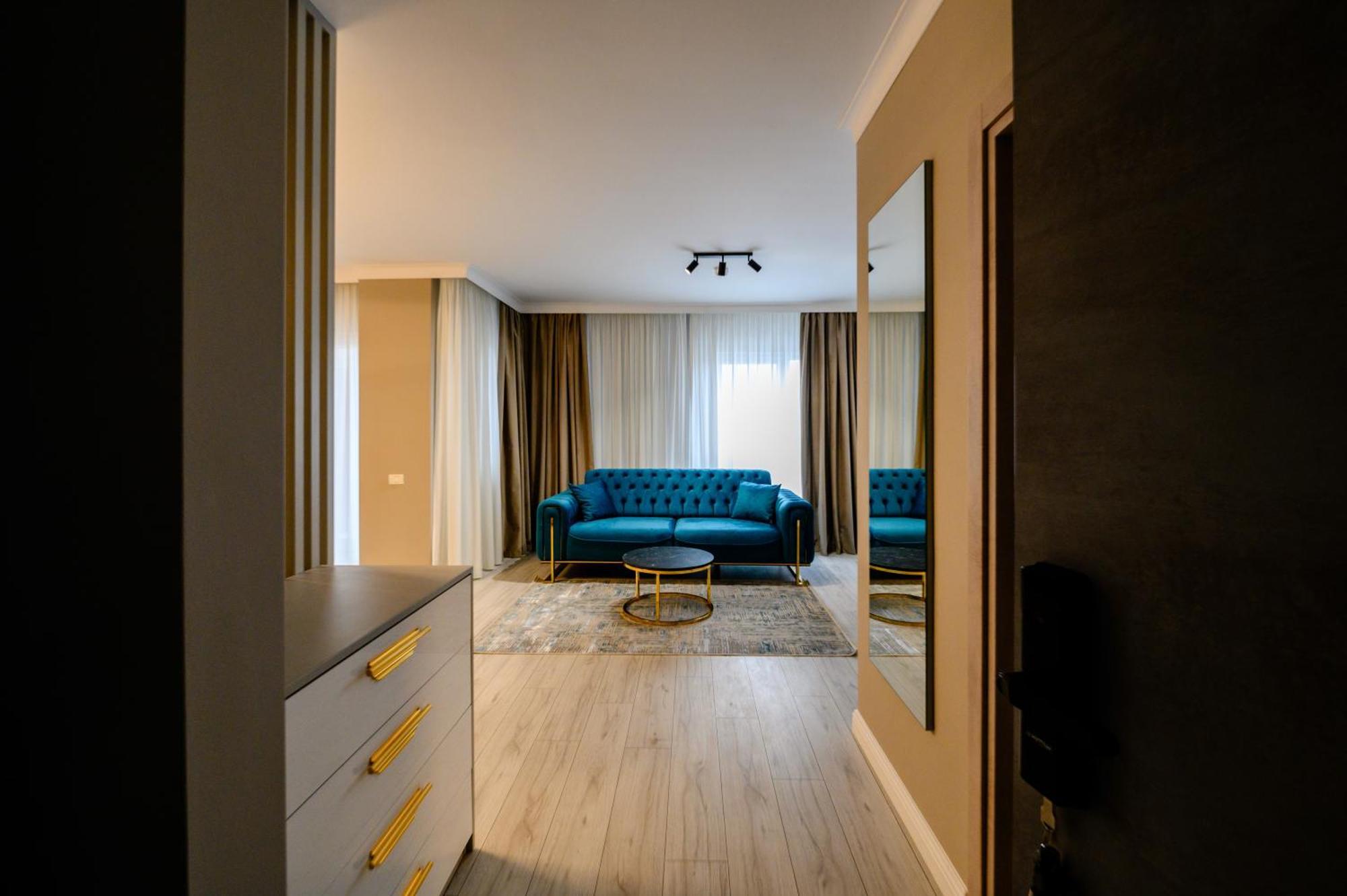 Elitte Inn & Suites Roşu エクステリア 写真