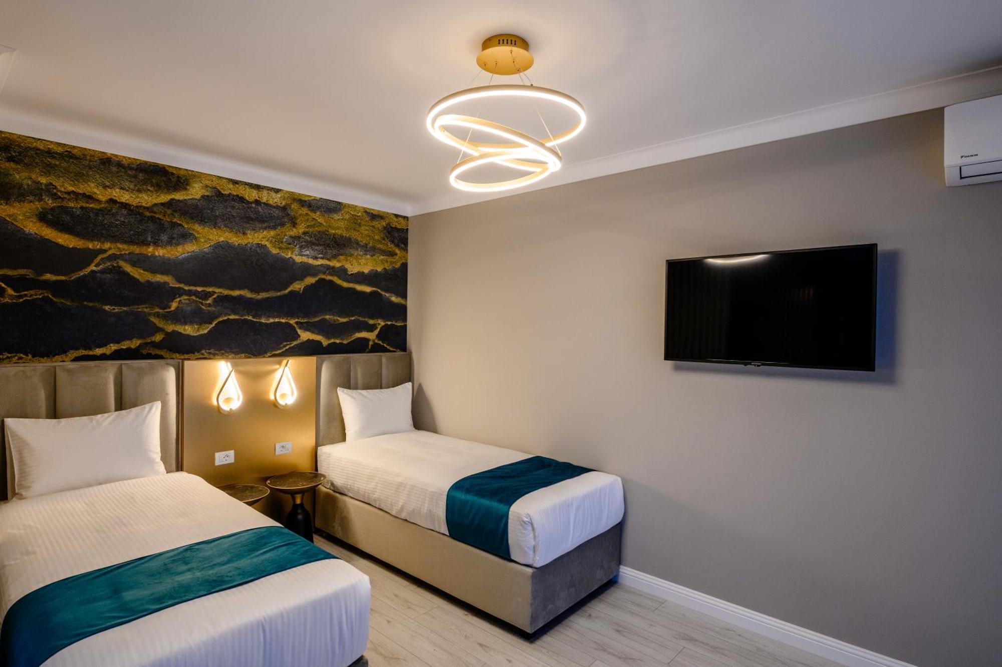 Elitte Inn & Suites Roşu エクステリア 写真