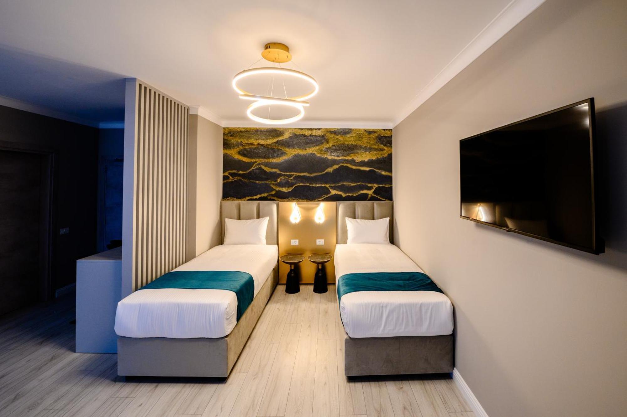Elitte Inn & Suites Roşu エクステリア 写真