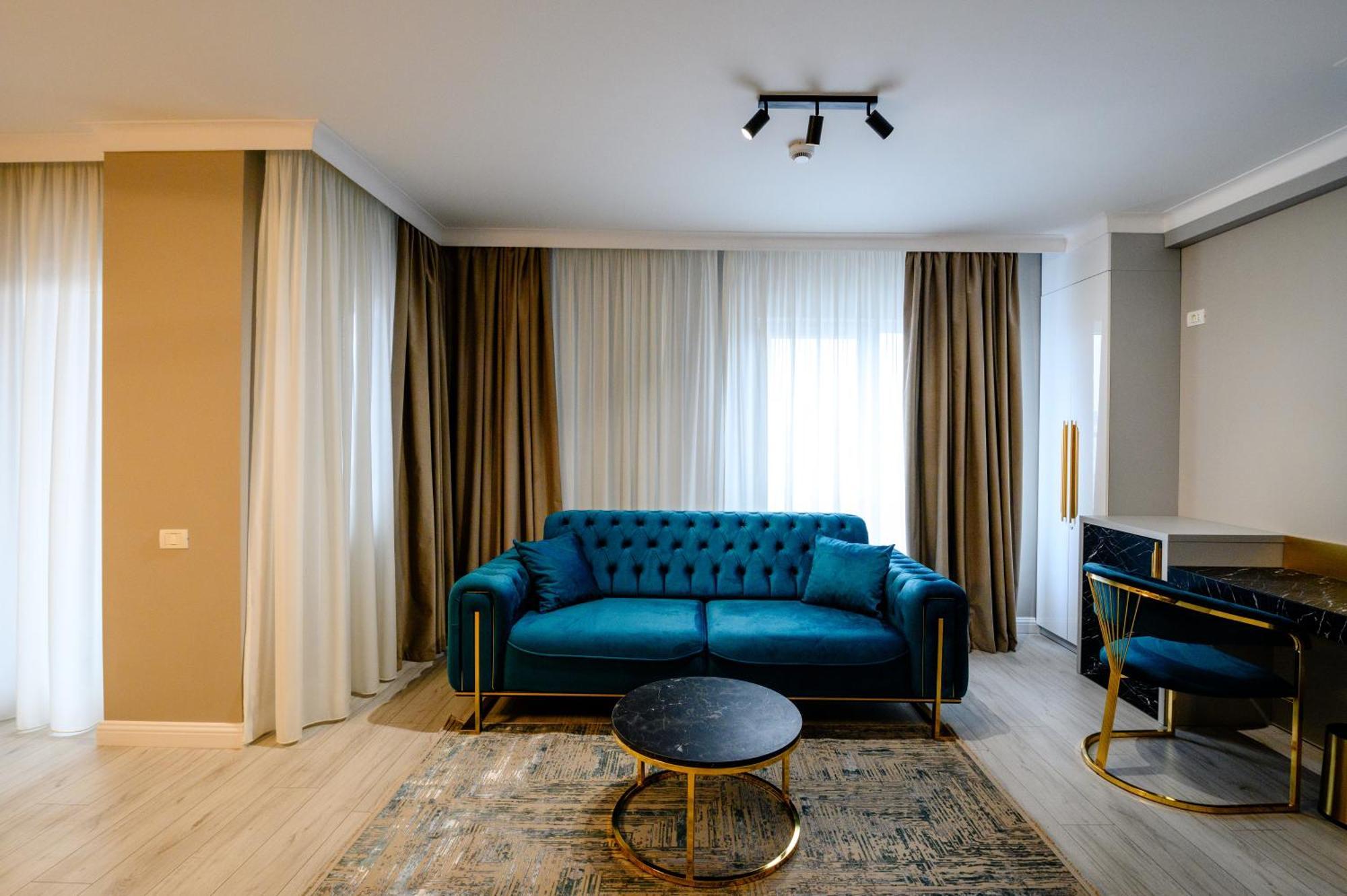 Elitte Inn & Suites Roşu エクステリア 写真